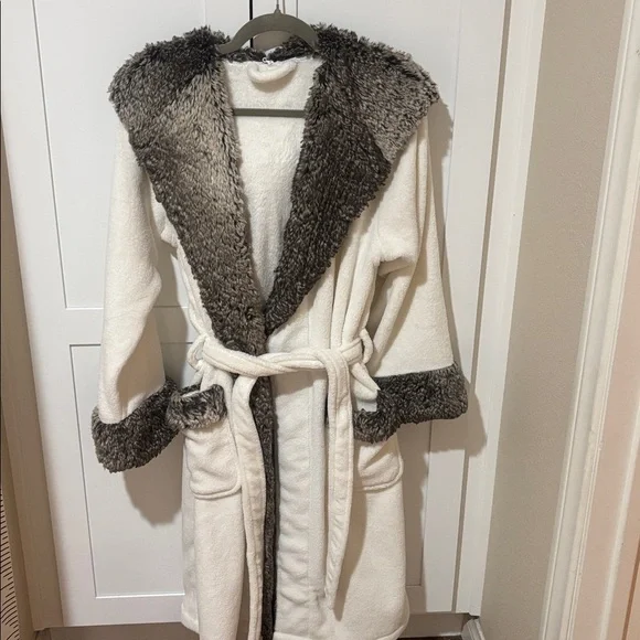 Pottery Barn Robe - Picture 2 of 7